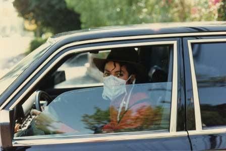 Michael-jackson-driving-car-37585320648.jpg